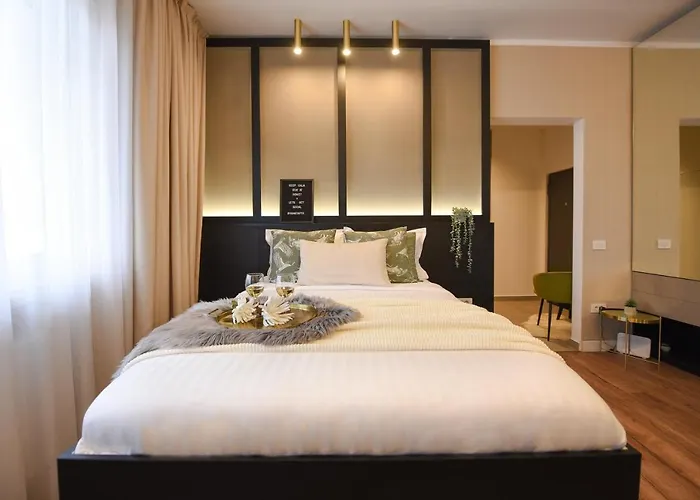 Monochrome Magic. Calea Victoriei * Bucareste