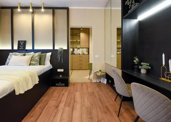 Monochrome Magic. Calea Victoriei * Bucareste