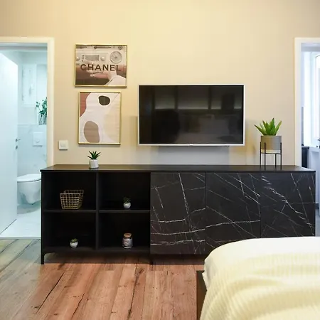 Appartement Monochrome Magic. Calea Victoriei Boekarest