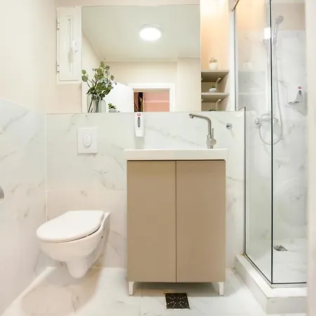 Monochrome Magic. Calea Victoriei