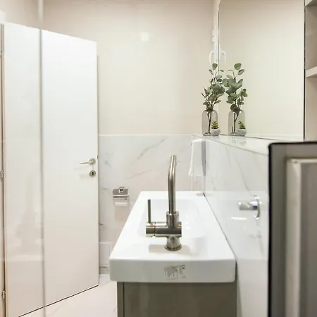 Monochrome Magic. Calea Victoriei Appartement *