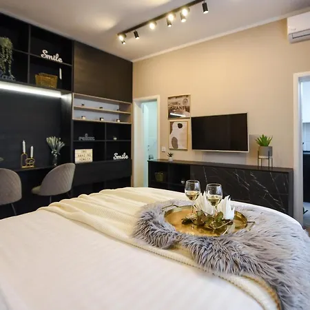 Appartamento Monochrome Magic. Calea Victoriei Bucarest