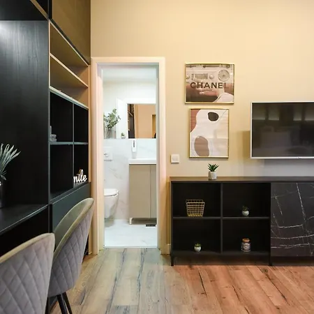 Monochrome Magic. Calea Victoriei Appartement