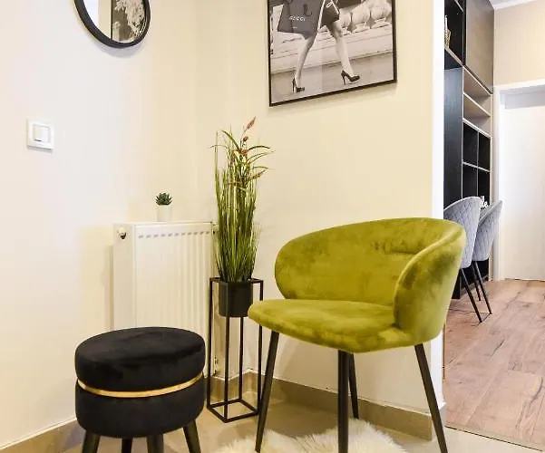 Monochrome Magic. Calea Victoriei *