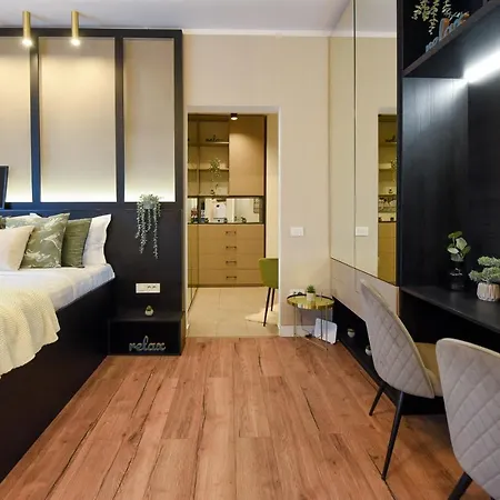 Monochrome Magic. Calea Victoriei * Βουκουρέστι