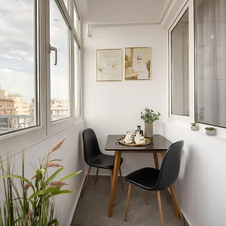 Monochrome Magic. Calea Victoriei * Βουκουρέστι