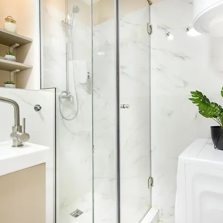 Appartement Monochrome Magic. Calea Victoriei Boekarest
